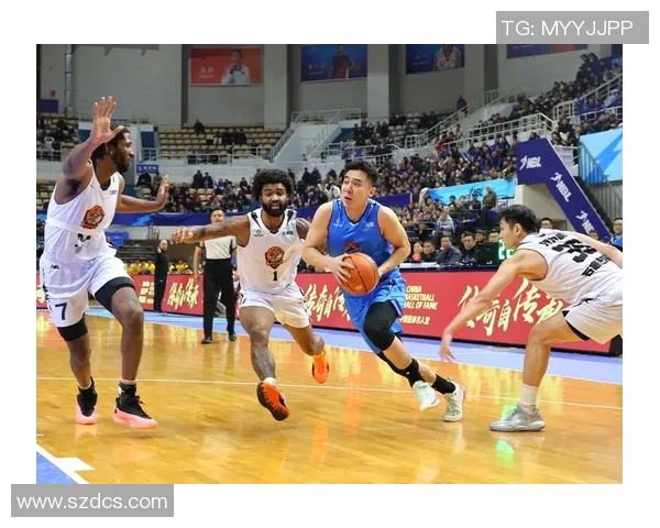 篮球热潮再燃年轻力量引领赛场激情点亮城市体育新风尚